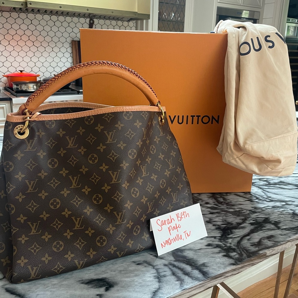 Louis Vuitton Monogram Artsy MM
